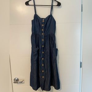Small Urban Outfitters Emilia Chambray Button-Down Midi Dress